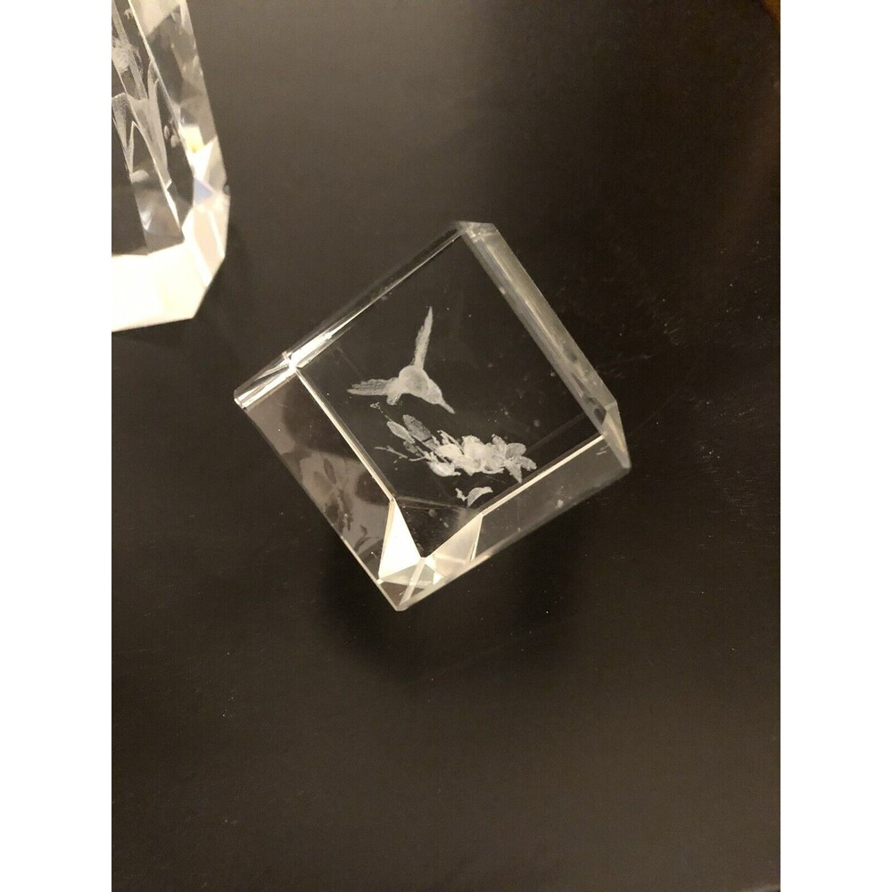 3D Crystalline Laser Etched Hologram Prism Of A Hummingbird Nightlight/Paperwght